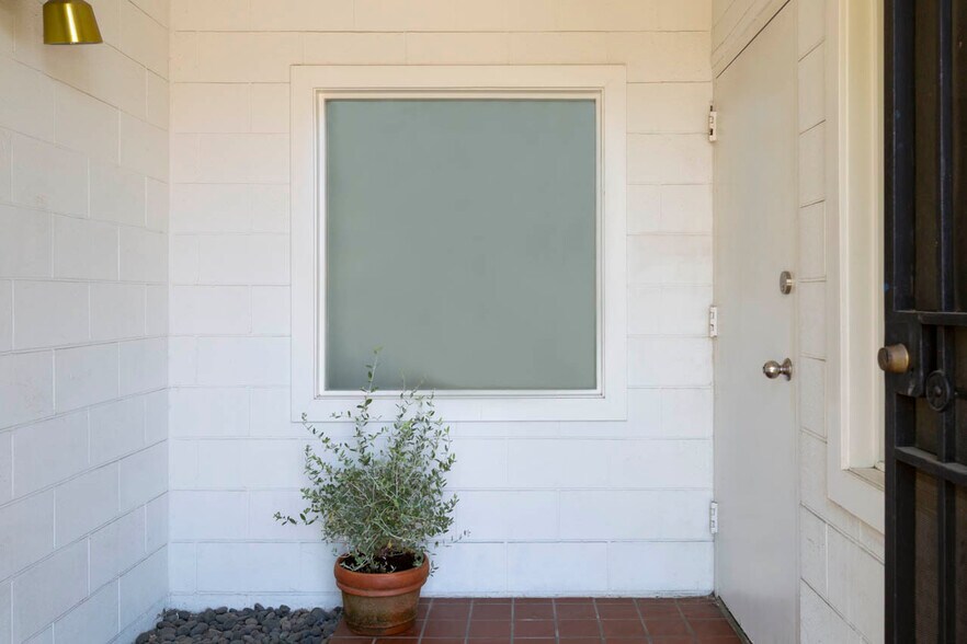 5908 Barton Ave, Los Angeles, CA à vendre - Photo de l’immeuble – Image 3 sur 36