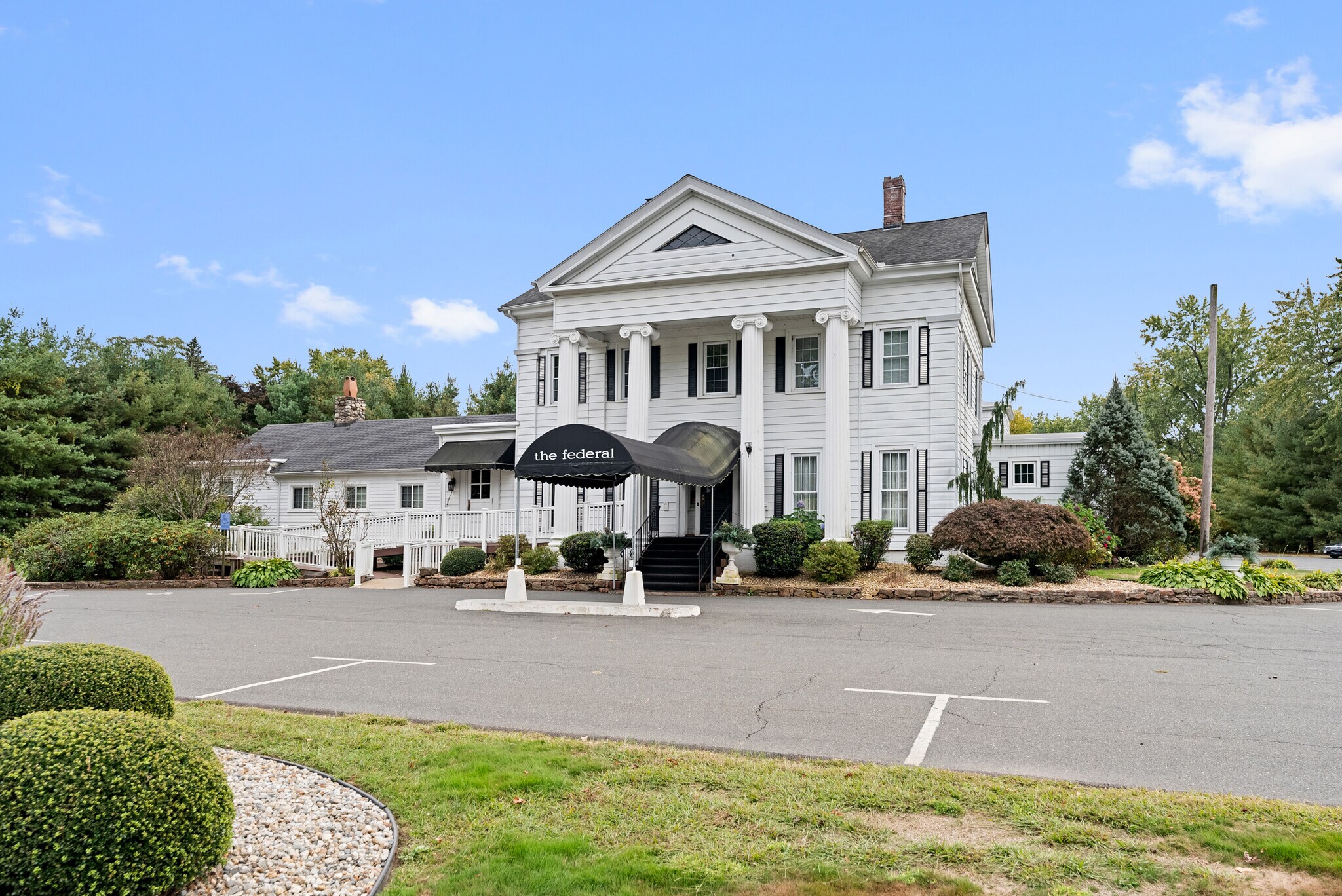 135 Cooper St, Agawam, MA à vendre Photo de l’immeuble– Image 1 sur 66