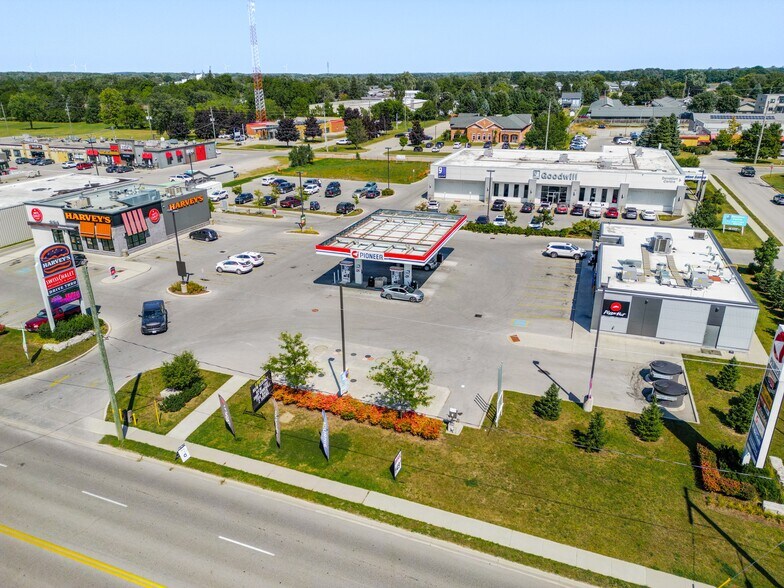 331-337 Caradoc St St, Strathroy, ON à louer - Aérien – Image 2 sur 2
