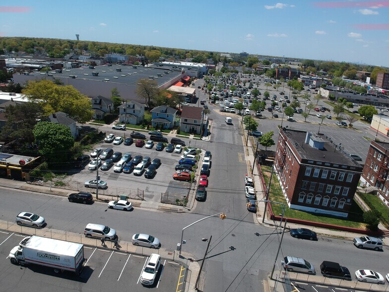 5 Liberty Ct, Hempstead, NY à vendre - Photo de l’immeuble – Image 2 sur 6