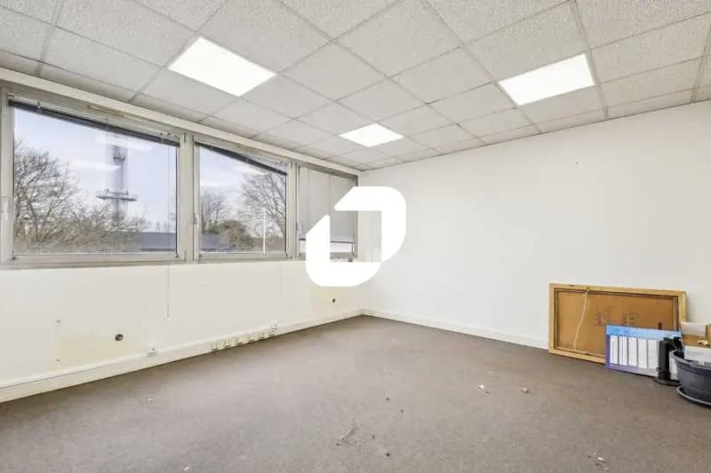 Bureau dans Villepinte à louer - Photo de l’immeuble – Image 3 sur 9