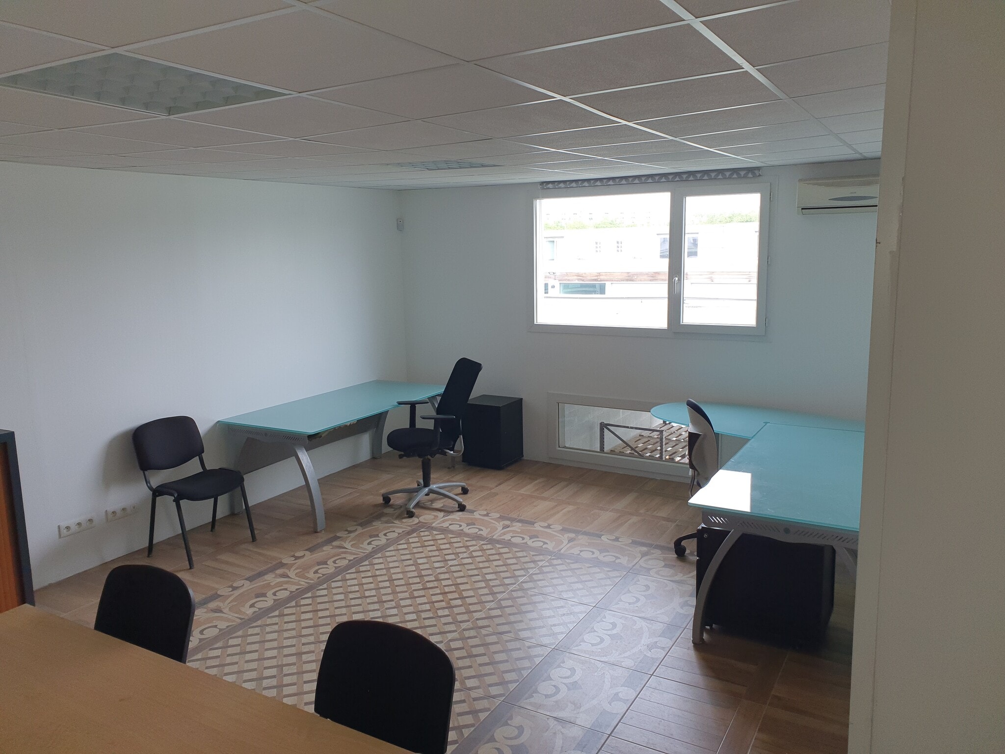 388 Avenue Charles De Gaulle, Vénissieux à louer Photo intérieure– Image 1 sur 8