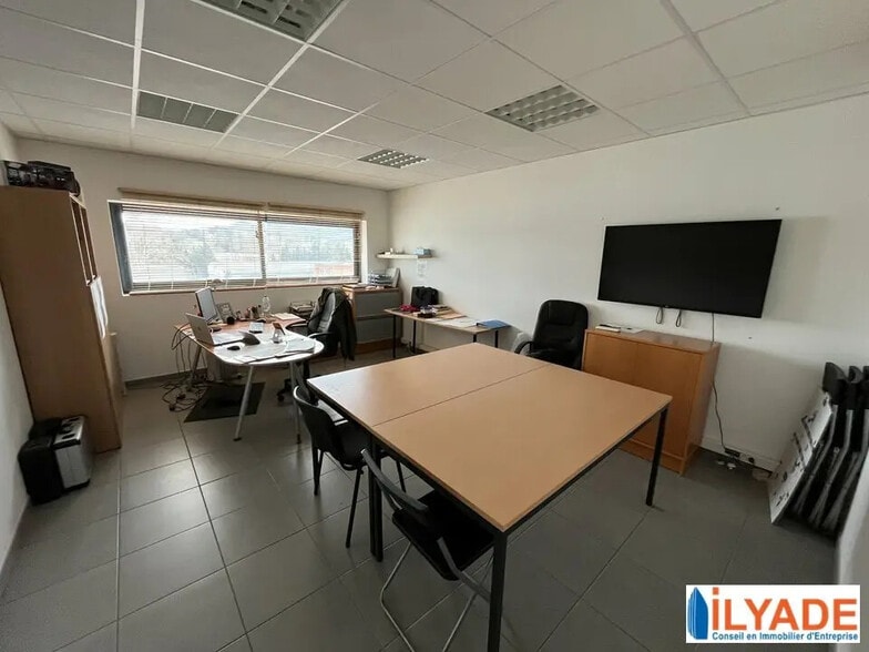 Bureau dans Gardanne à louer - Photo intérieure – Image 1 sur 5