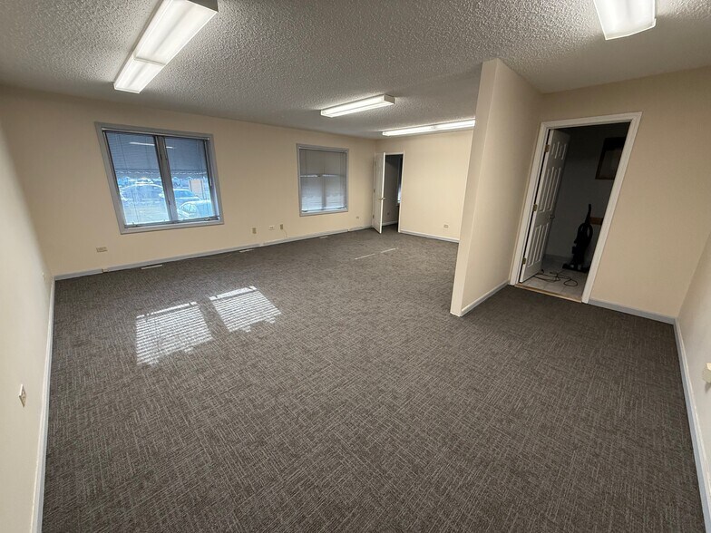 16147 S Lincoln Hwy, Plainfield, IL à louer - Photo de l’immeuble – Image 3 sur 9