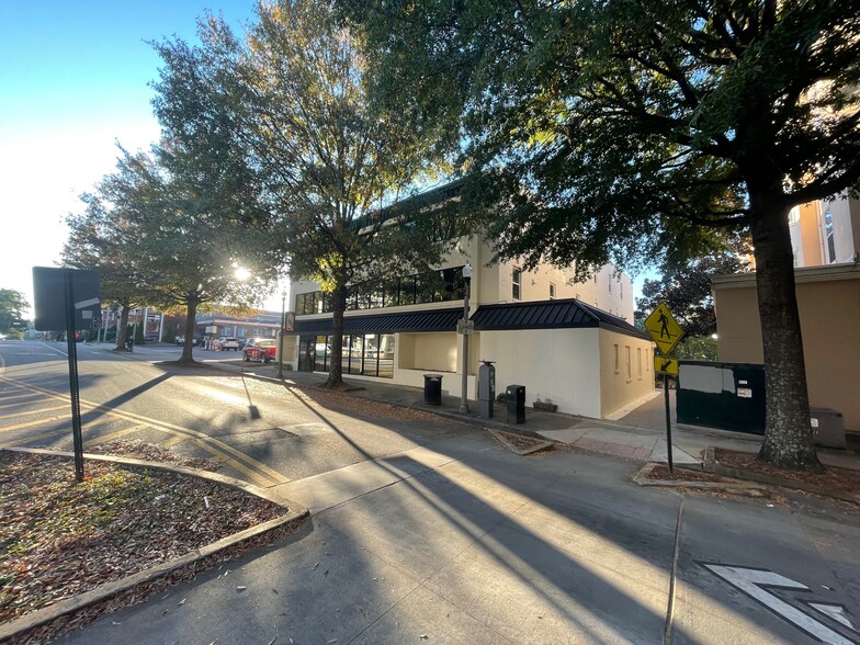 235 E Ponce de Leon Ave, Decatur, GA à louer - Photo de l’immeuble – Image 2 sur 7