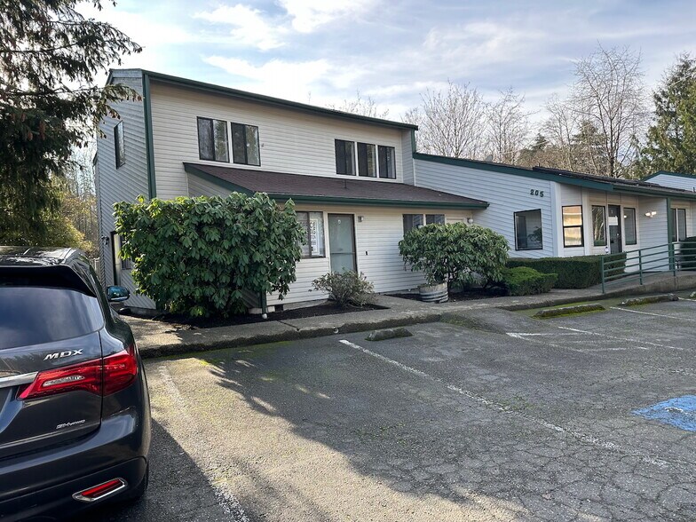 205 15th Ave SW, Puyallup, WA à louer - Photo de l’immeuble – Image 2 sur 13