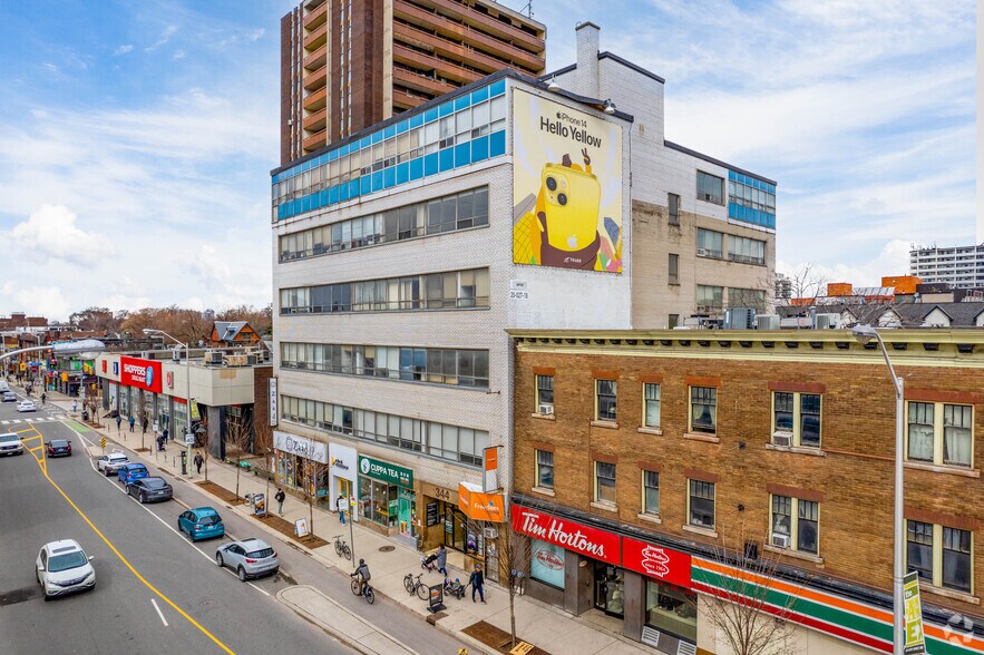 344 Bloor St W, Toronto, ON à louer - Photo principale – Image 1 sur 4