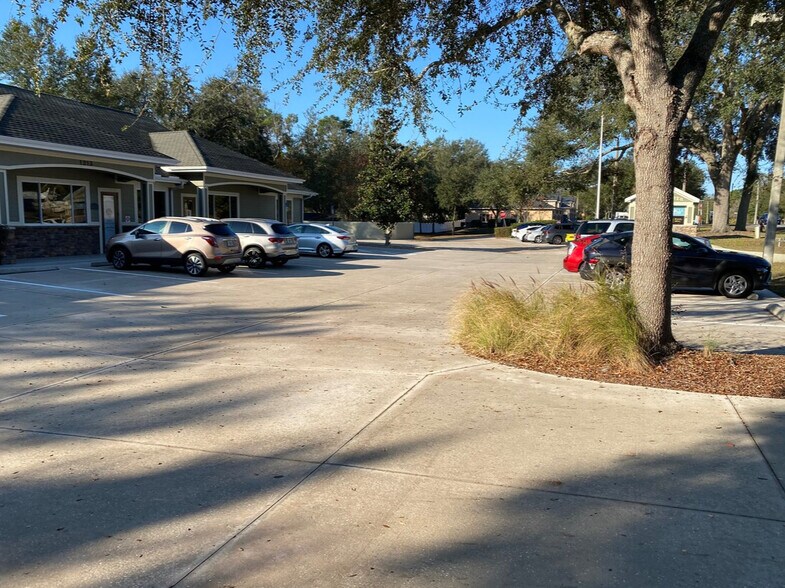 1213 County Road 466A, Fruitland Park, FL à louer - Photo de l’immeuble – Image 3 sur 11