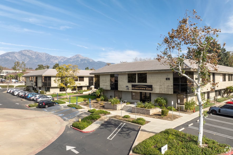 820 N Mountain Ave, Upland, CA à louer - Photo de l’immeuble – Image 1 sur 4