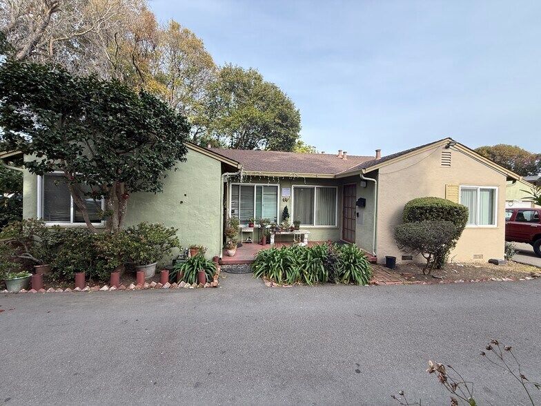 1859 Woodland Ave, East Palo Alto, CA à vendre - Photo de l’immeuble – Image 3 sur 7