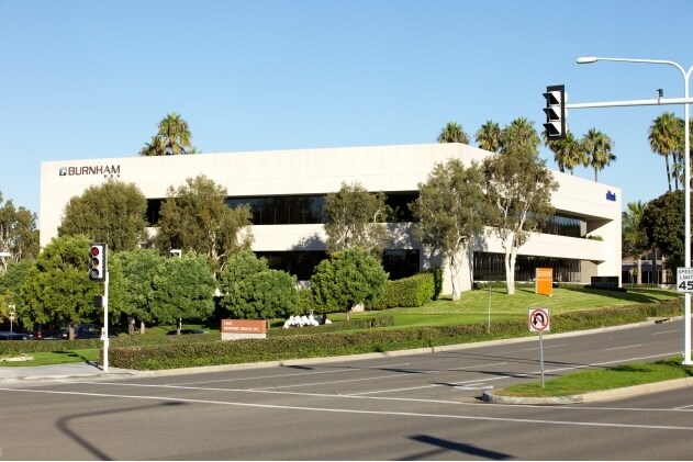 1100 Newport Center Dr, Newport Beach, CA à louer - Photo principale – Image 2 sur 12