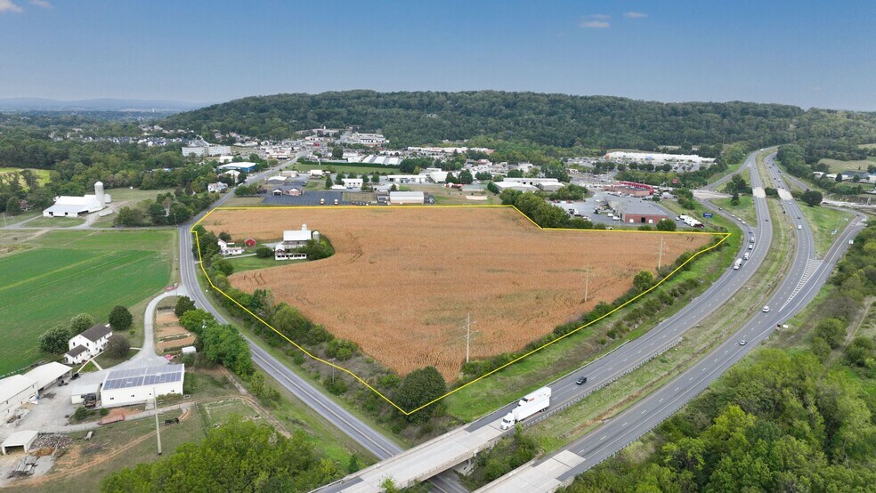 200 Pleasant Valley Rd, Ephrata, PA à vendre - Photo de l’immeuble – Image 1 sur 1