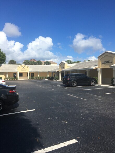 111 John F Kennedy Dr, Atlantis, FL à louer - Photo de l’immeuble – Image 3 sur 6