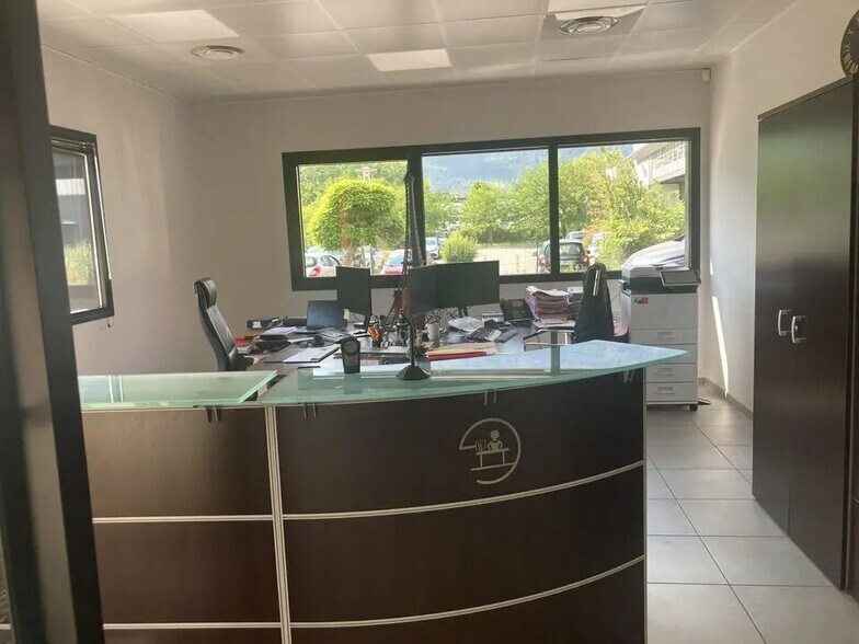 197 Rue Louis Néel, Crolles à vendre - Photo de l’immeuble – Image 3 sur 3
