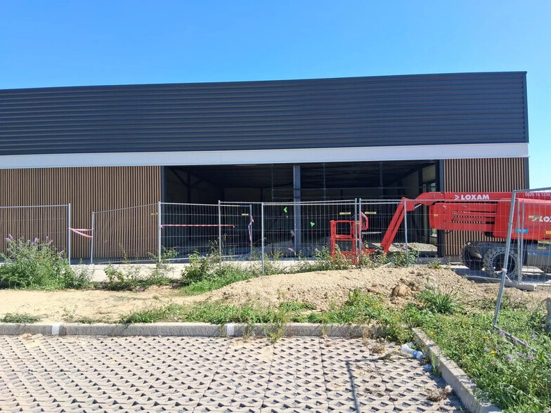 Local commercial dans ARTIX à louer - Photo de l’immeuble – Image 1 sur 7