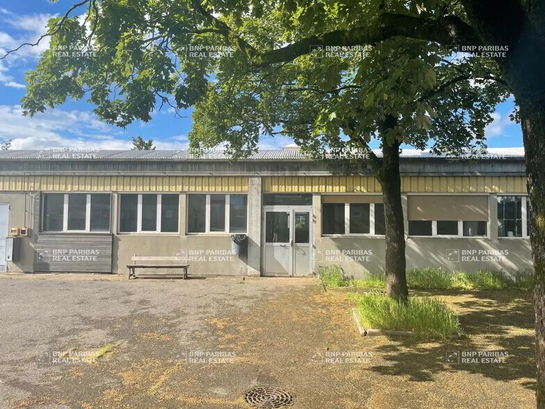 Local d'activités dans Vaulx-en-Velin à vendre - Photo de l’immeuble – Image 1 sur 10