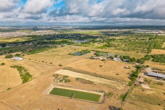 2002 Center Point Rd, San Marcos, TX - VUE AÉRIENNE  vue de carte - Image1