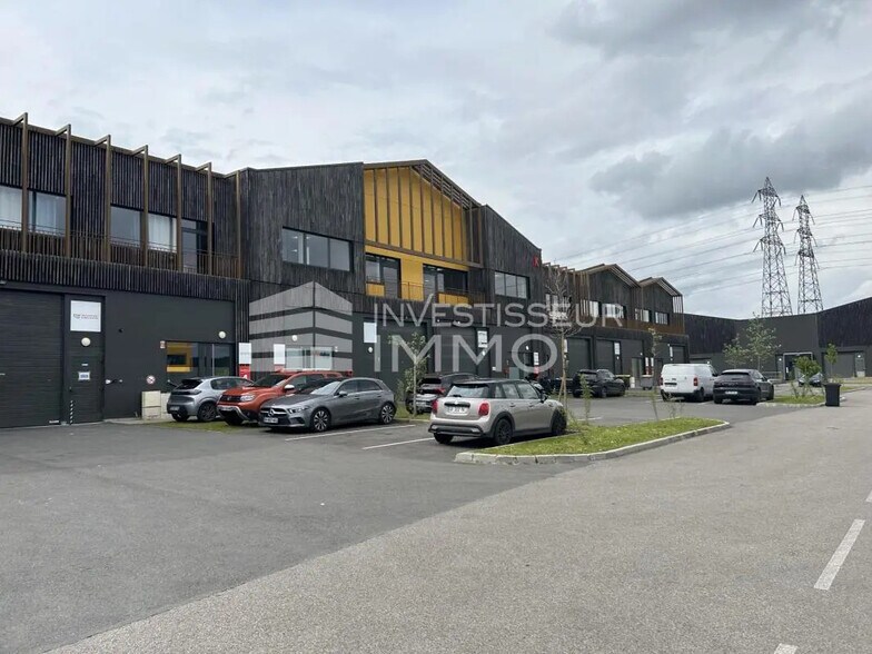 Bureau dans Cormeilles-en-Parisis à louer - Photo de l’immeuble – Image 2 sur 2