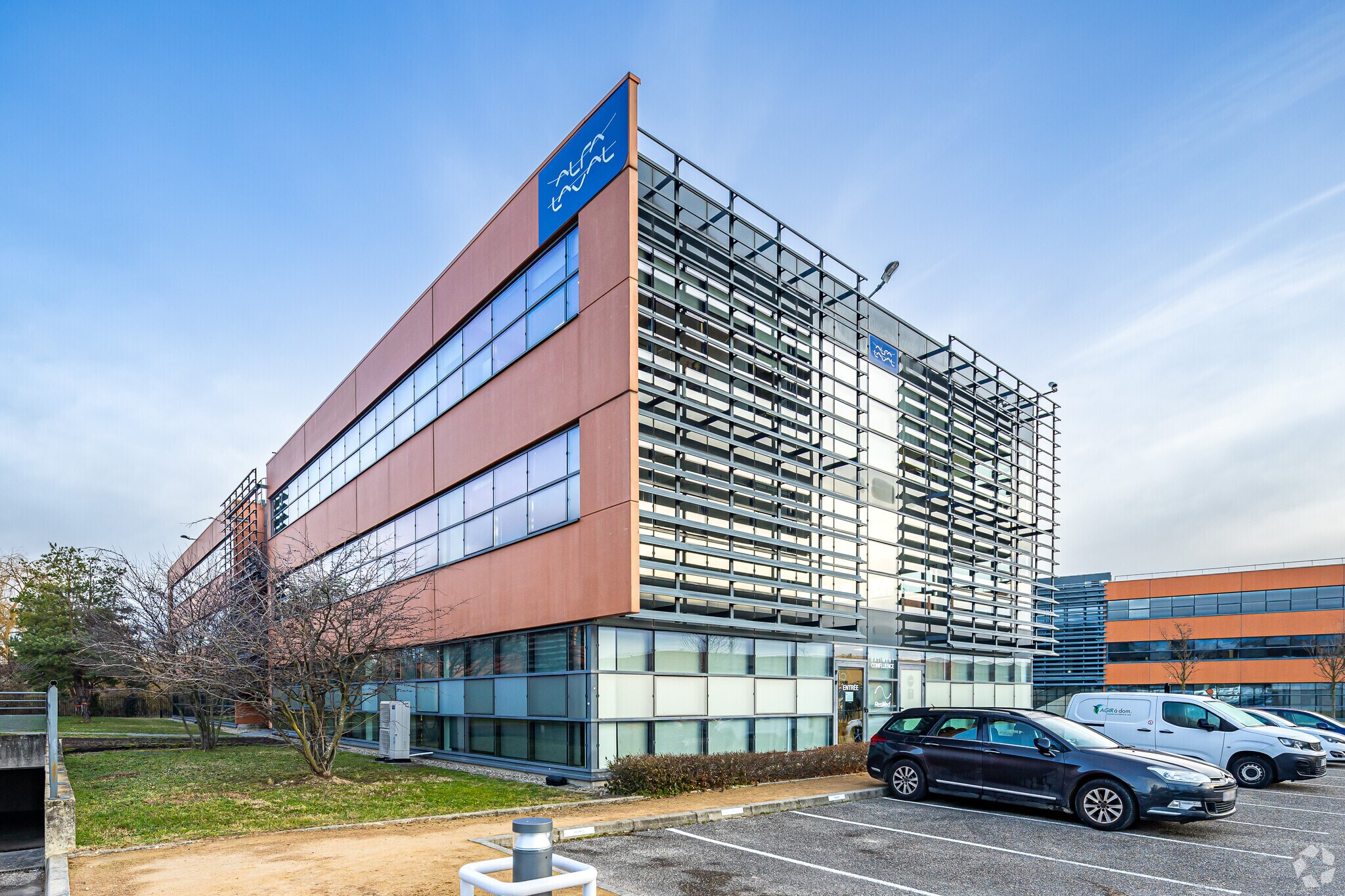 117 Allée Des Parcs, Saint-Priest à louer Photo principale– Image 1 sur 4