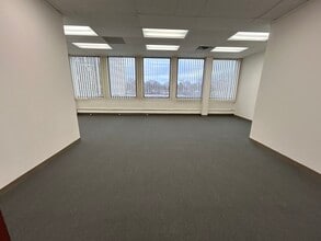 125 S Wilke Rd, Arlington Heights, IL à louer Photo intérieure– Image 1 sur 3