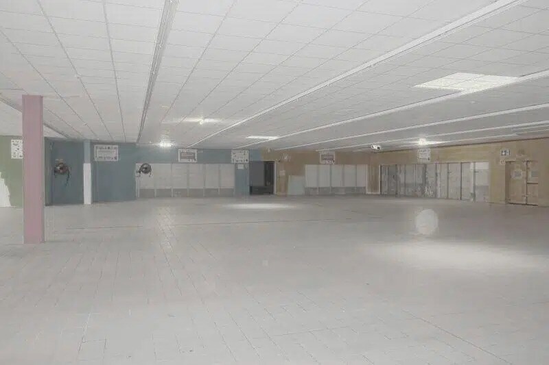Local commercial dans LA NEUVILLETTE à louer - Photo de l’immeuble – Image 3 sur 8