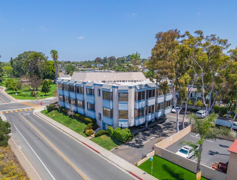 1015 Chestnut Ave, Carlsbad, CA à vendre - Photo de l’immeuble – Image 2 sur 13