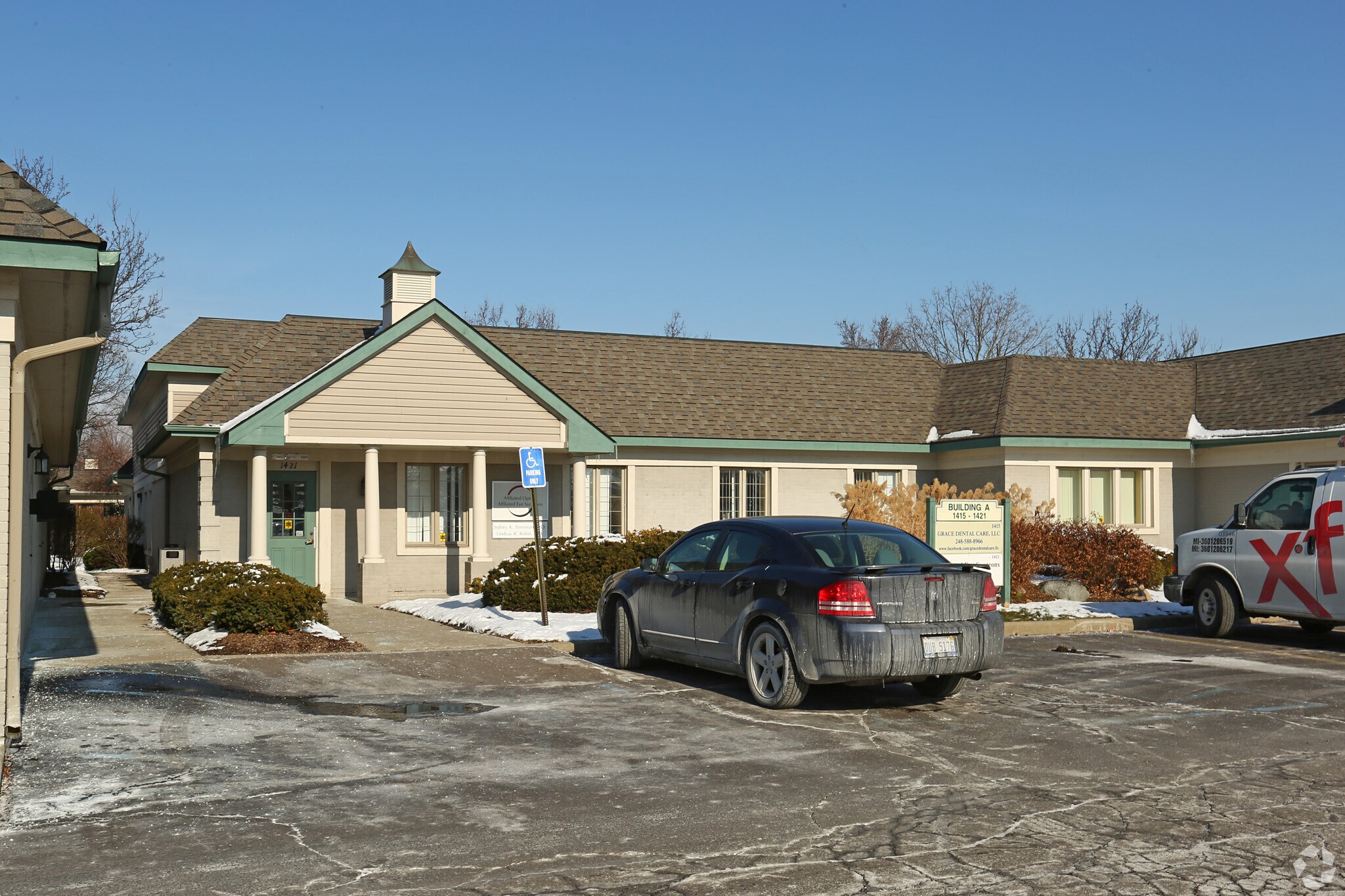 1415-1421 E 12 Mile Rd, Madison Heights, MI à louer Photo principale– Image 1 sur 22