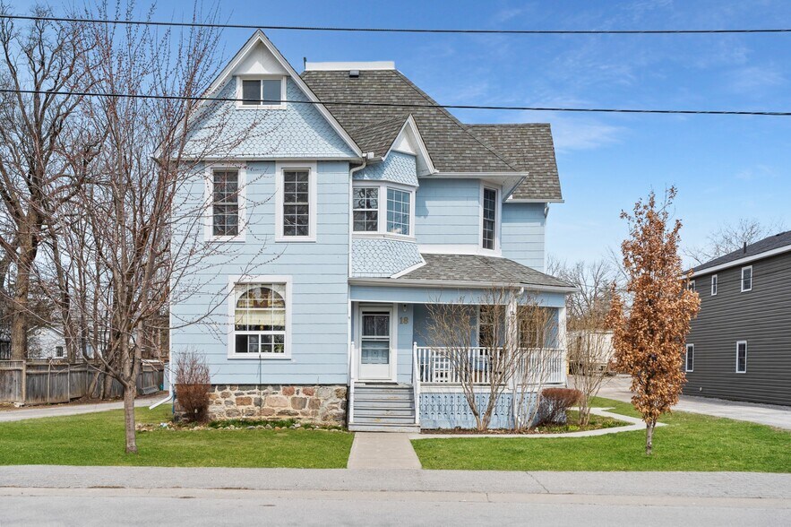 18 Oak St, Kawartha Lakes, ON à vendre - Photo de l’immeuble – Image 2 sur 10