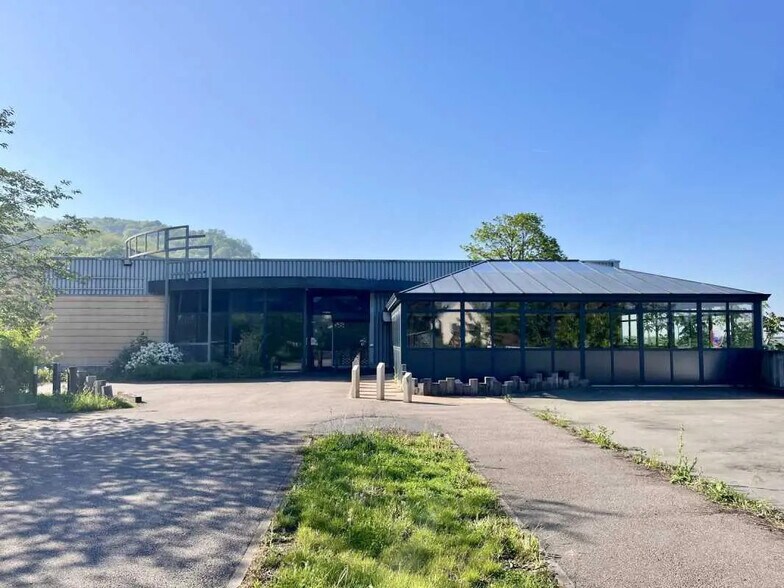 Local commercial dans Amfreville-la-Mi-Voie à vendre - Photo de l’immeuble – Image 1 sur 5