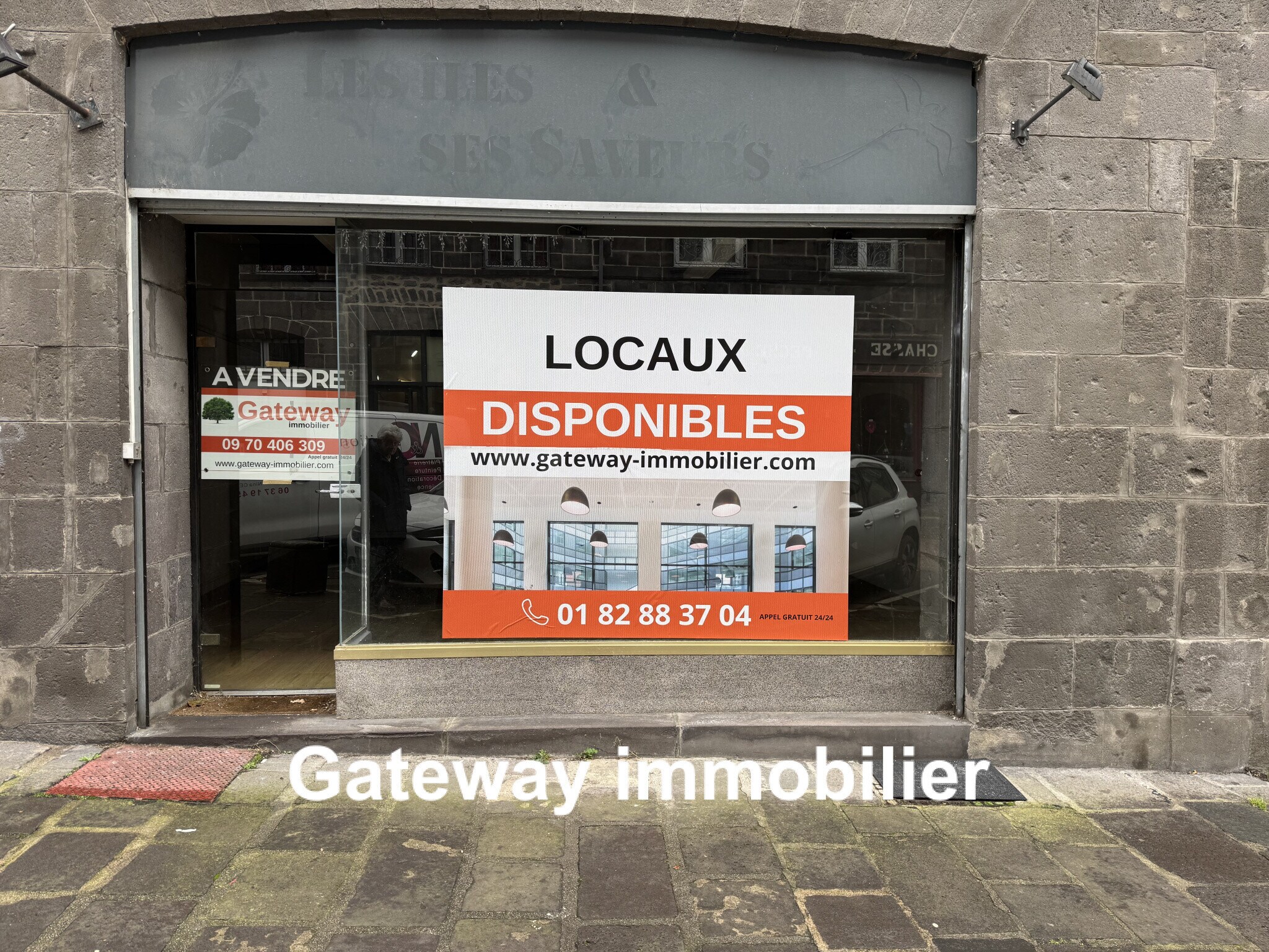 Local commercial dans Riom à vendre Photo de l’immeuble– Image 1 sur 11