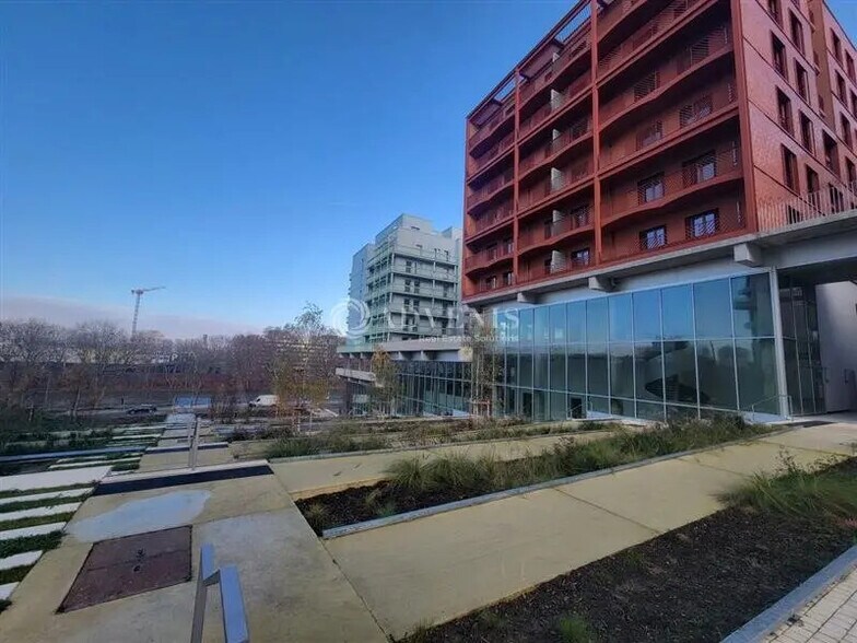 54 Quai De Seine, Saint-Ouen-sur-Seine à louer - Photo de l’immeuble – Image 1 sur 4