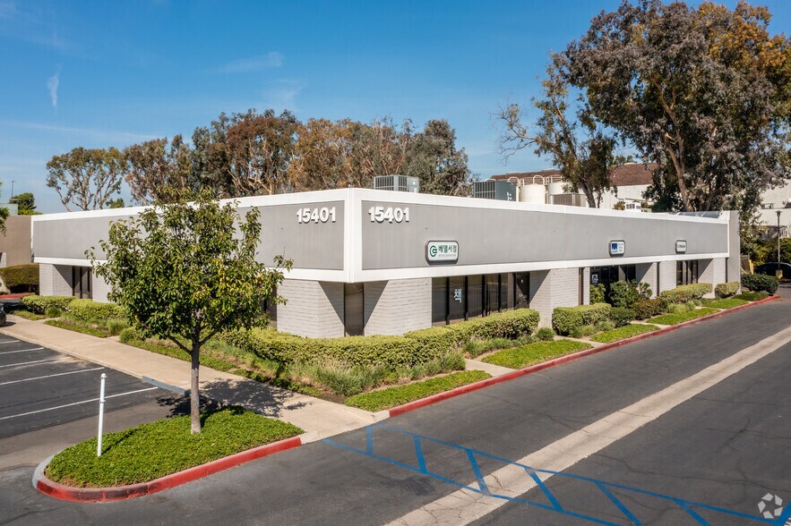 15401 Red Hill Ave, Tustin, CA à louer - Photo de l’immeuble – Image 2 sur 5