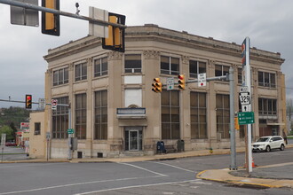 2102 Main St, Northampton, PA à louer Photo de l’immeuble– Image 1 sur 9