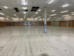 2000 N Neil St, Champaign, IL à louer Photo intérieure– Image 1 sur 2