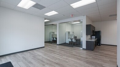 4228 Clay Business Dr, Katy, TX à louer Photo de l’immeuble– Image 2 sur 7