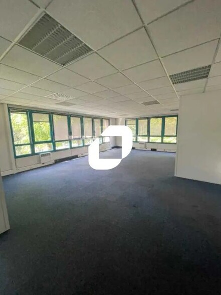 Bureau dans Eybens à louer - Photo de l’immeuble – Image 3 sur 8