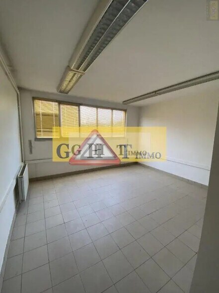 Bureau dans Saint-Maur-des-Fossés à louer - Photo de l’immeuble – Image 3 sur 5