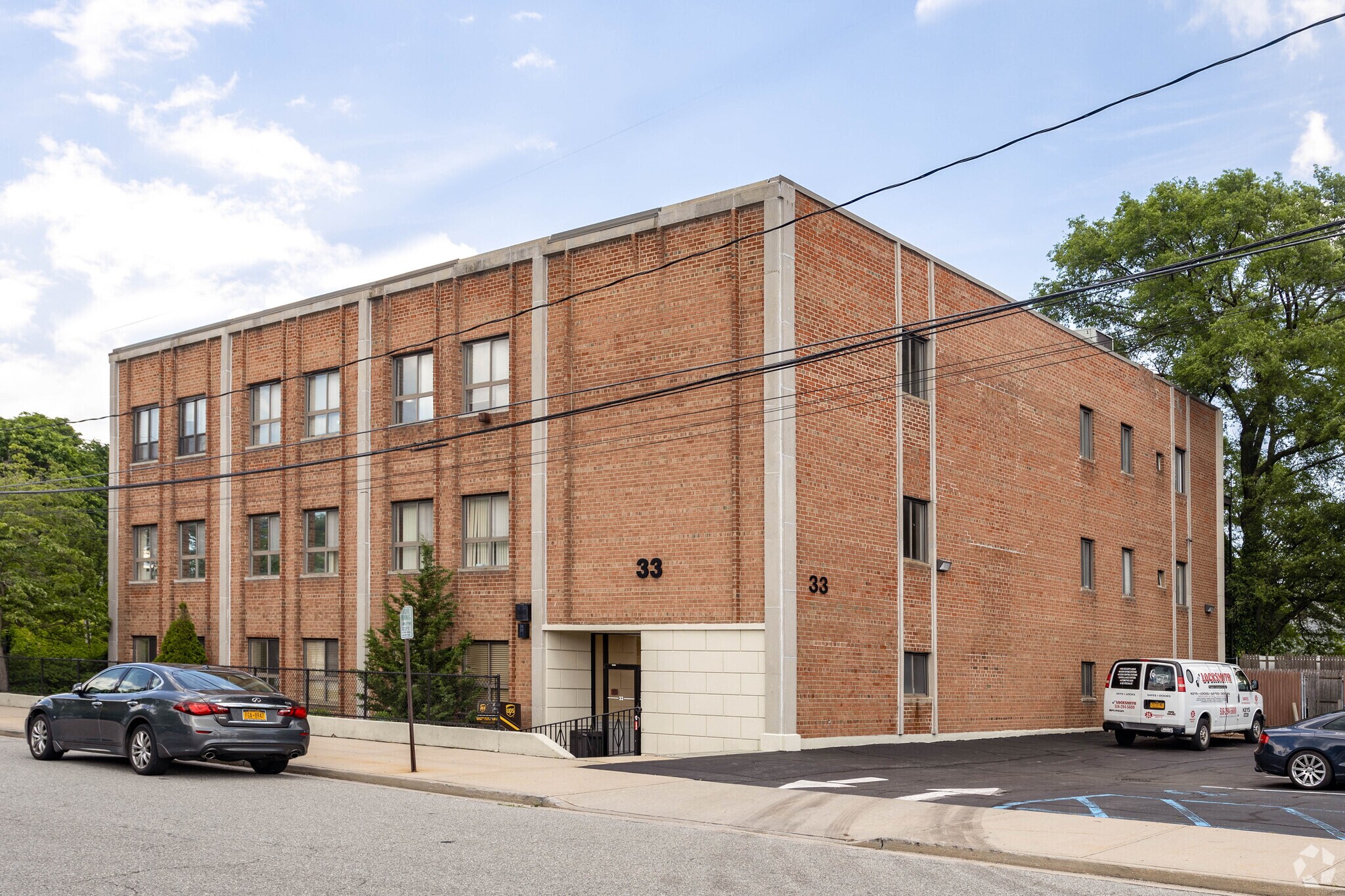 33 Queens St, Syosset, NY à louer Photo principale– Image 1 sur 9