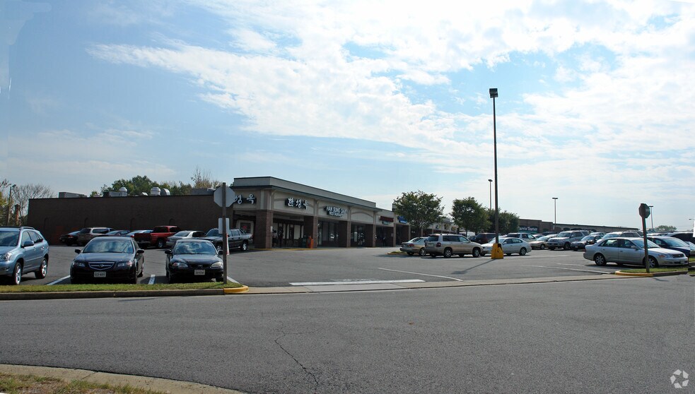 6341-6365 Columbia Pike, Falls Church, VA à louer - Photo de l’immeuble – Image 2 sur 4
