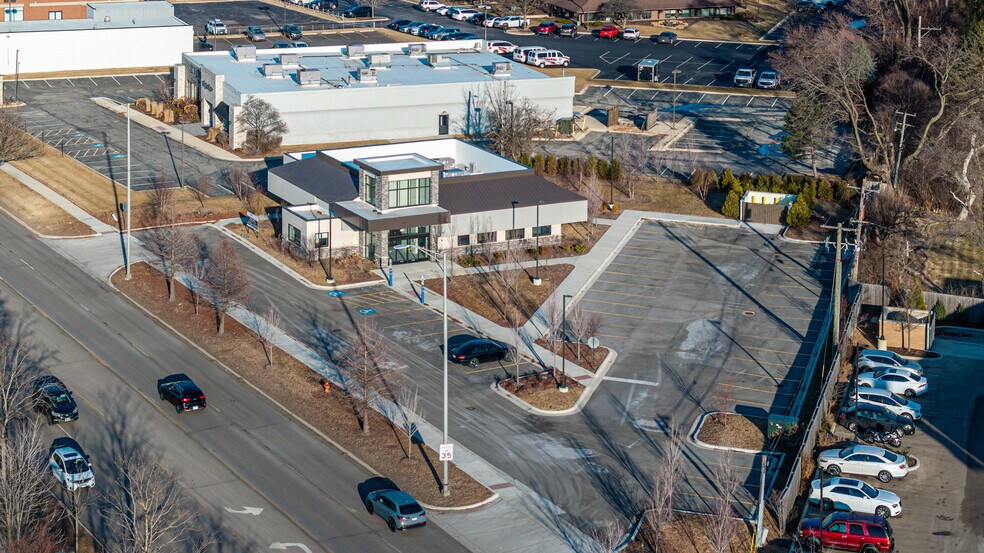 1150 E Ogden Ave, Naperville, IL à louer - Photo de l’immeuble – Image 3 sur 16