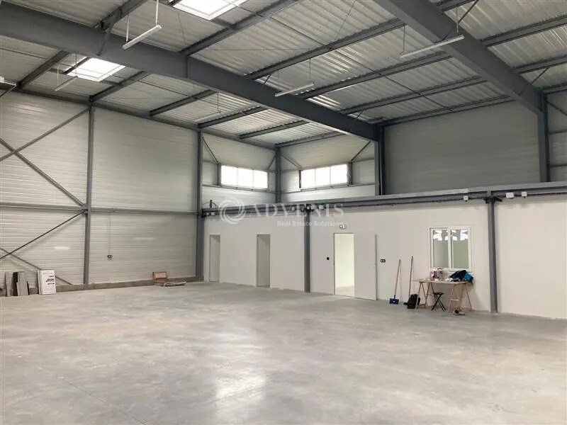 Local d’activités dans La Chaussée-Saint-Victor à louer Photo intérieure– Image 1 sur 6