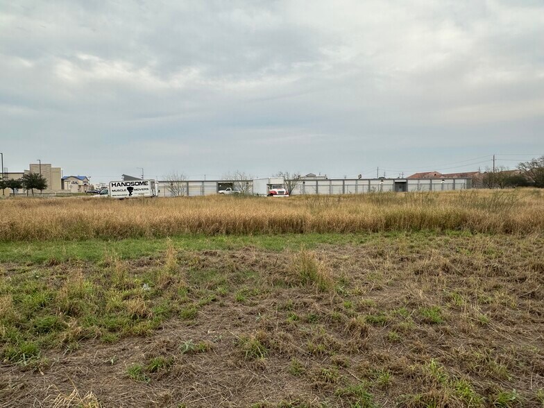 1009 Monaco Blvd, Laredo, TX à vendre - Photo de l’immeuble – Image 3 sur 10
