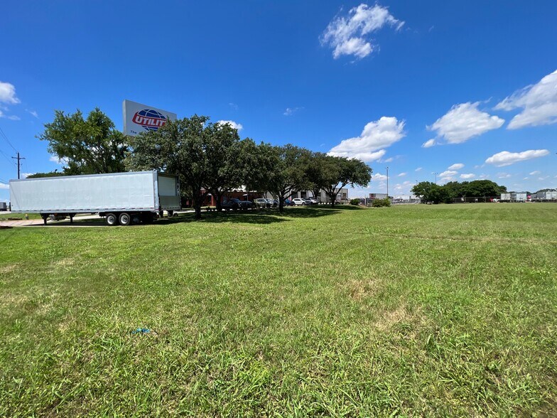 4301 Lyndon B Johnson Fwy, Dallas, TX à vendre - Photo de l’immeuble – Image 3 sur 9