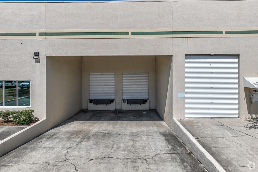 6950 112th Cir, Largo, FL à louer - Photo de l’immeuble – Image 3 sur 5
