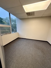 2400 Poplar Ave, Memphis, TN à louer Photo intérieure– Image 2 sur 4