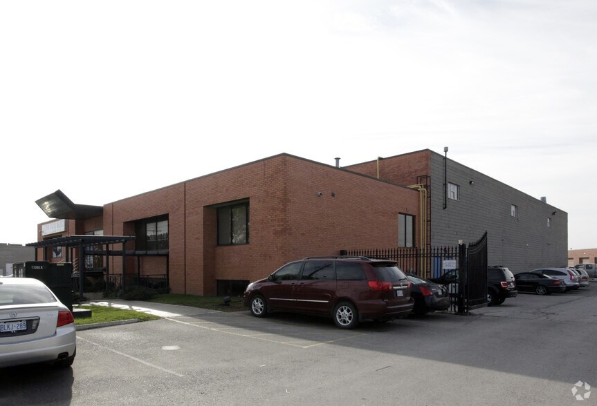 157 Toryork Dr, Toronto, ON à vendre - Photo de l’immeuble – Image 2 sur 2