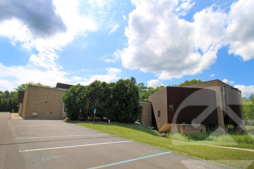 38651 Woodward Ave, Bloomfield Hills, MI à louer - Photo de l’immeuble – Image 1 sur 1