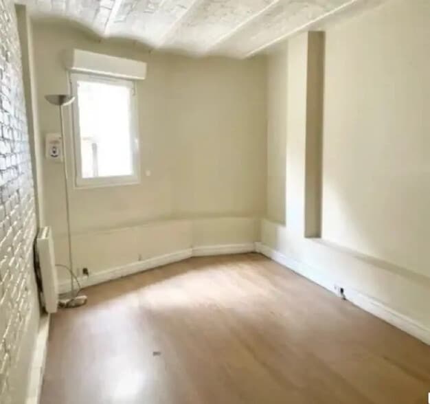 Local commercial dans Paris à louer - Photo de l’immeuble – Image 1 sur 5