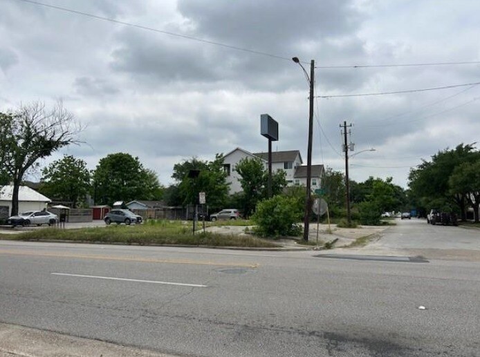 202 W 27th Street, Houston, TX à vendre - Photo de l’immeuble – Image 2 sur 4