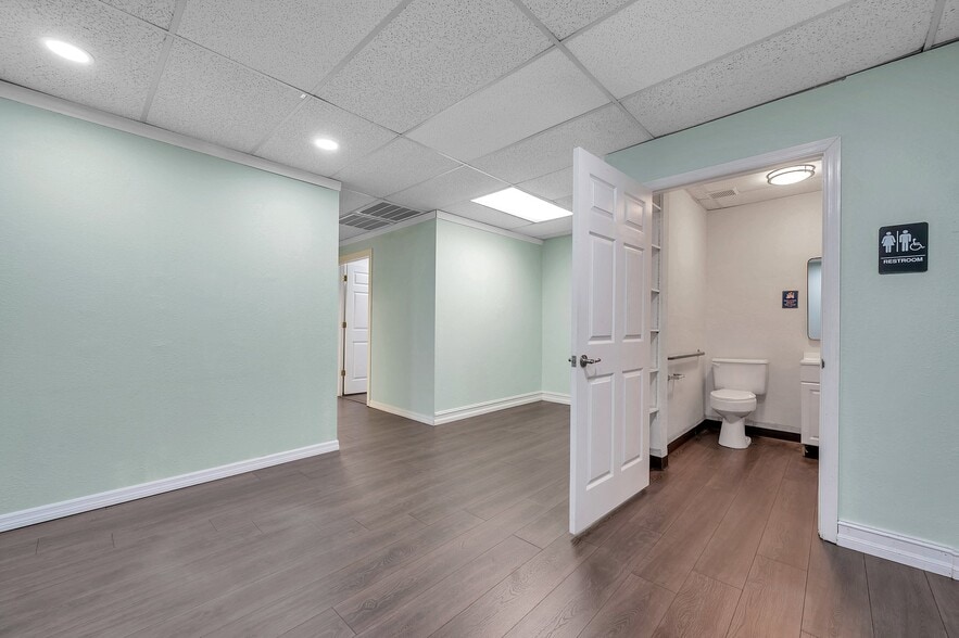 11350 66th St N, Largo, FL à louer - Photo de l’immeuble – Image 3 sur 20